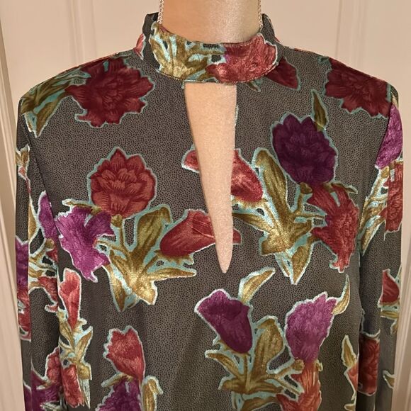 EUC Saylor Velvet Floral Blouse (size Large) - Picture 5 of 9